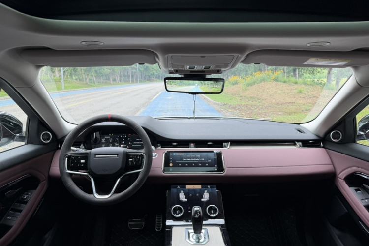 Used Land Rover Range Evoque 2022 Aurora L 249 PS R-Dynamic Luxury Edition Interior 2