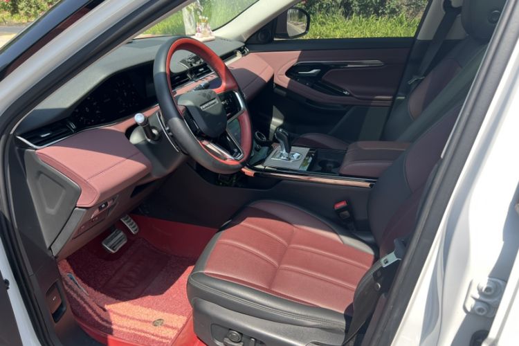 Used Land Rover Range Evoque 2022 Facelifted Aurora L 249 PS R-Dynamic Luxury Edition Interior 3
