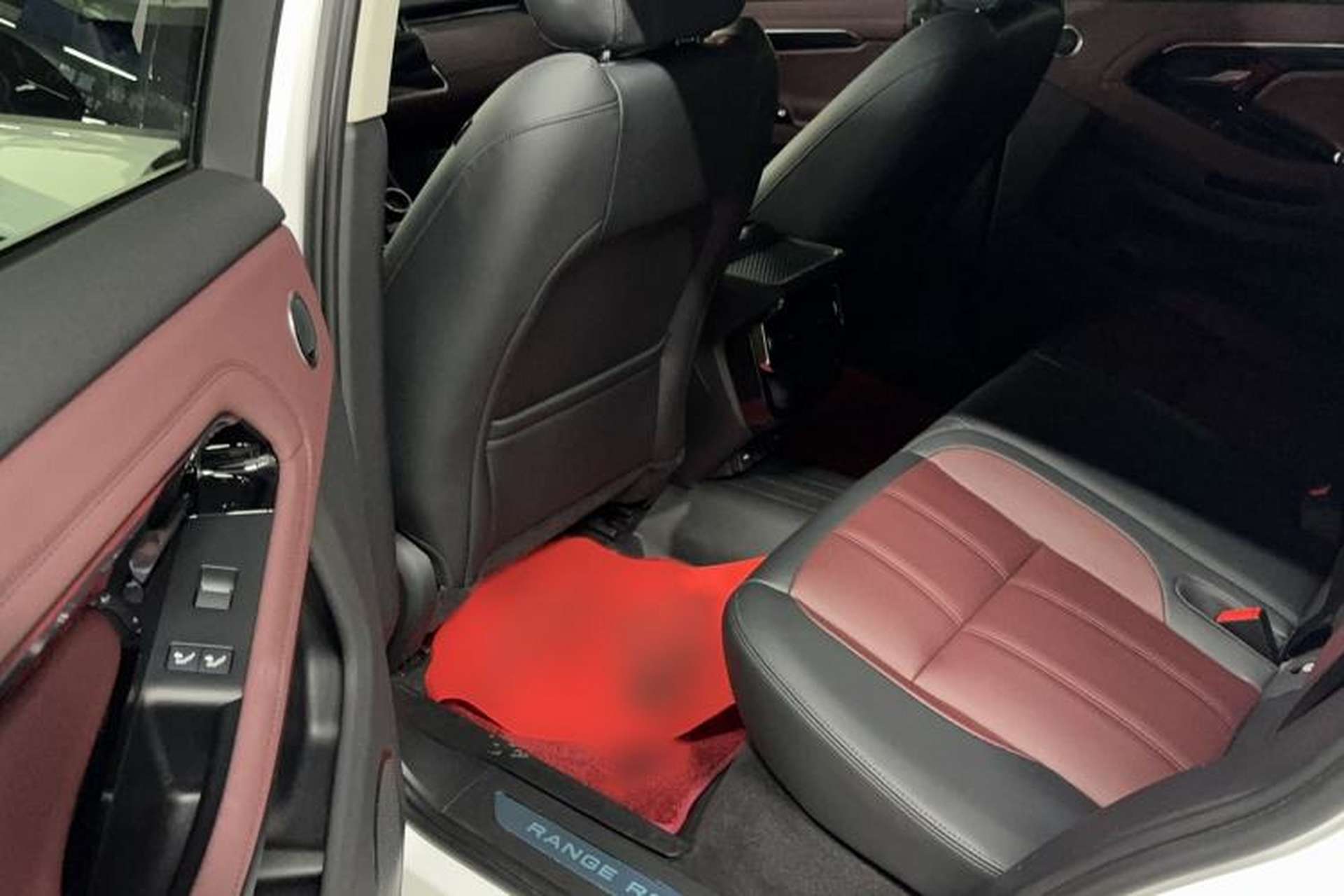 Used Land Rover Range Evoque 2022 Aurora L 249 PS R-Dynamic Luxury Edition Interior 3