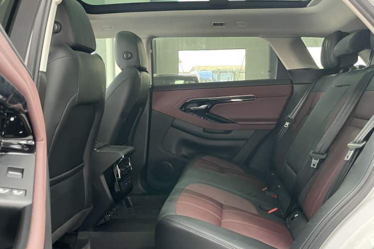 Used Land Rover Range Evoque 2022 Facelifted Aurora L 249 PS R-Dynamic Luxury Edition Interior 3