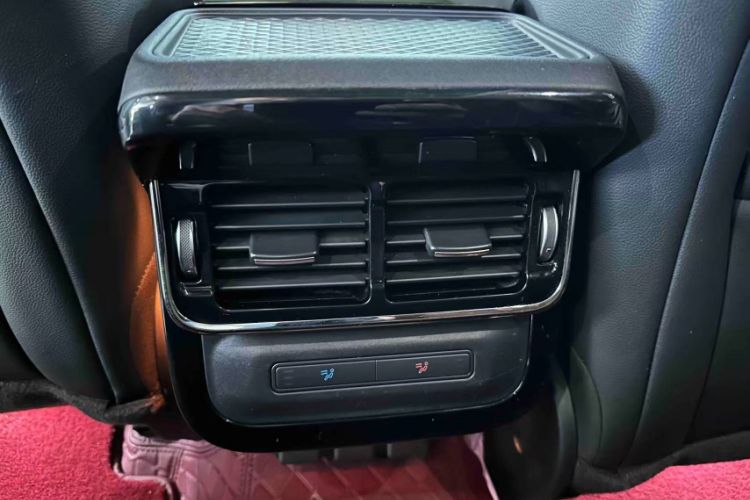 Used Land Rover Range Evoque 2022 Facelifted Aurora L 249 PS R-Dynamic Luxury Edition Interior 3