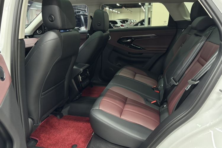 Used Land Rover Range Evoque 2022 Aurora L 249 PS R-Dynamic Luxury Edition Interior 4