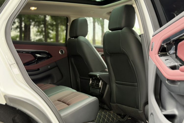 Used Land Rover Range Evoque 2022 Aurora L 249 PS R-Dynamic Luxury Edition Interior 4