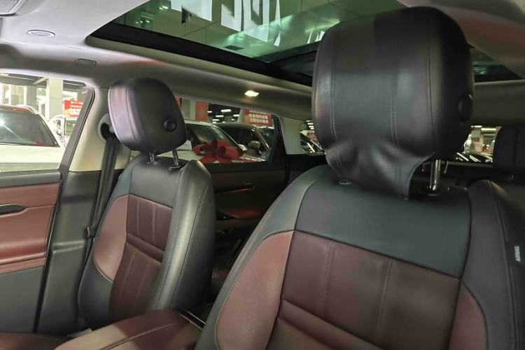Used Land Rover Range Evoque 2022 Facelifted Aurora L 249 PS R-Dynamic Luxury Edition Interior 4