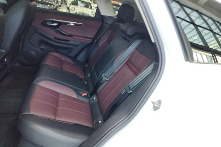 Used Land Rover Range Evoque 2022 Facelifted Aurora L 249 PS R-Dynamic Luxury Edition Interior 4