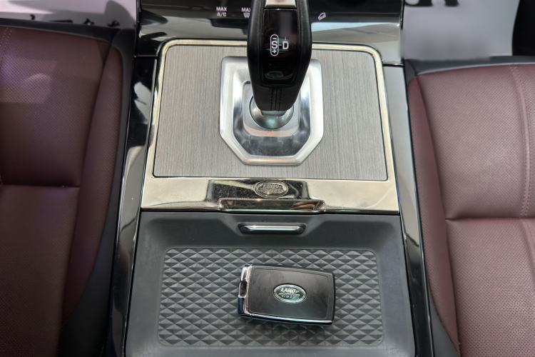 Used Land Rover Range Evoque 2022 Aurora L 249 PS R-Dynamic Luxury Edition Interior 5