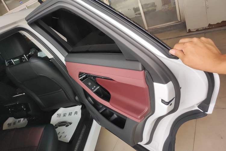 Used Land Rover Range Evoque 2022 Facelifted Aurora L 249 PS R-Dynamic Luxury Edition Interior 6