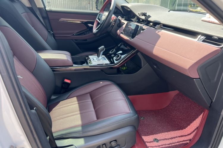 Used Land Rover Range Evoque 2022 Facelifted Aurora L 249 PS R-Dynamic Luxury Edition Interior 6