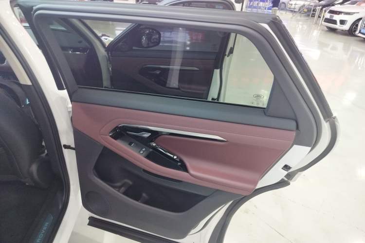 Used Land Rover Range Evoque 2022 Facelifted Aurora L 249 PS R-Dynamic Luxury Edition Interior 6