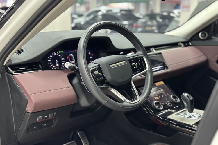 Used Land Rover Range Evoque 2022 Aurora L 249 PS R-Dynamic Luxury Edition Interior 7