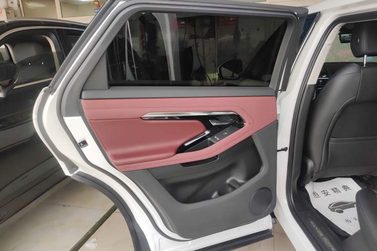 Used Land Rover Range Evoque 2022 Facelifted Aurora L 249 PS R-Dynamic Luxury Edition Interior 8