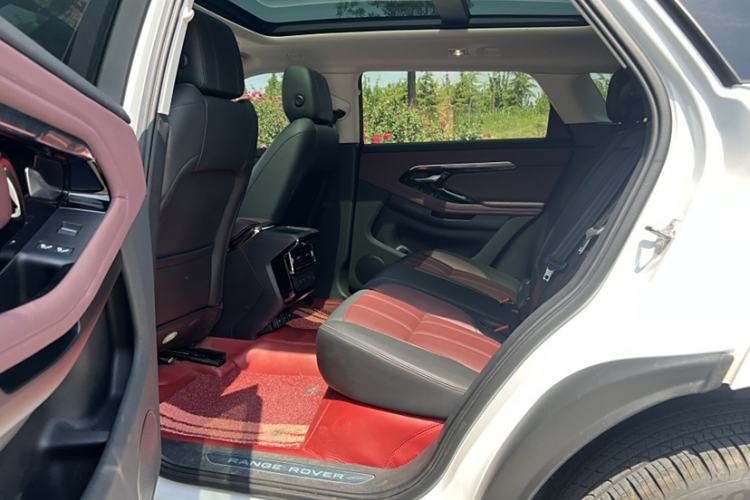 Used Land Rover Range Evoque 2022 Facelifted Aurora L 249 PS R-Dynamic Luxury Edition Interior 8