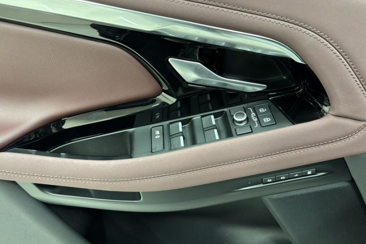 Used Land Rover Range Evoque 2022 Aurora L 249 PS R-Dynamic Luxury Edition Interior 8