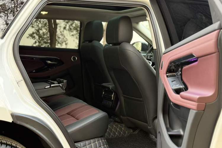Used Land Rover Range Evoque 2022 Aurora L 249 PS R-Dynamic Luxury Edition Interior 8
