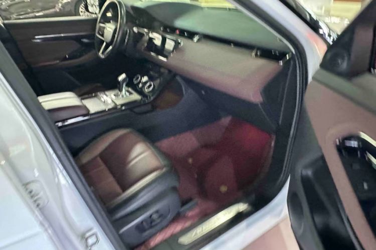 Used Land Rover Range Evoque 2022 Facelifted Aurora L 249 PS R-Dynamic Luxury Edition Interior 9