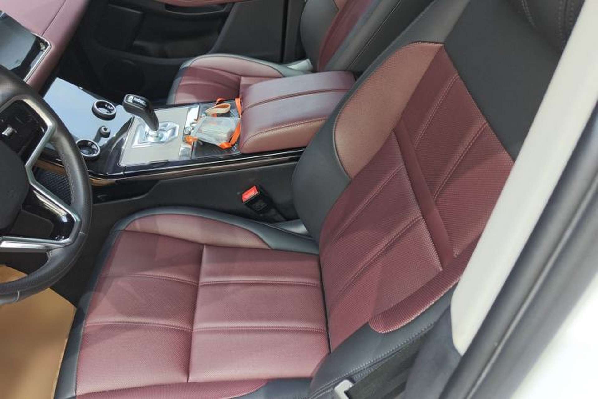Used Land Rover Range Evoque 2022 Aurora L 249 PS R-Dynamic Luxury Edition Left Front Seat