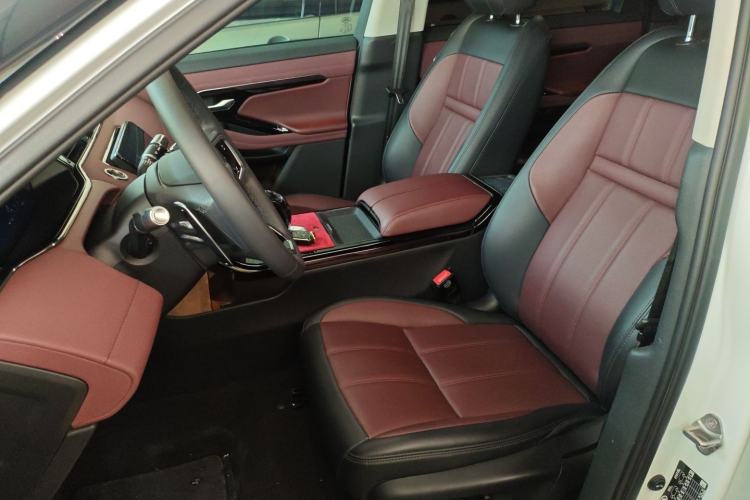 Used Land Rover Range Evoque 2022 Aurora L 249 PS R-Dynamic Luxury Edition Left Front Seat