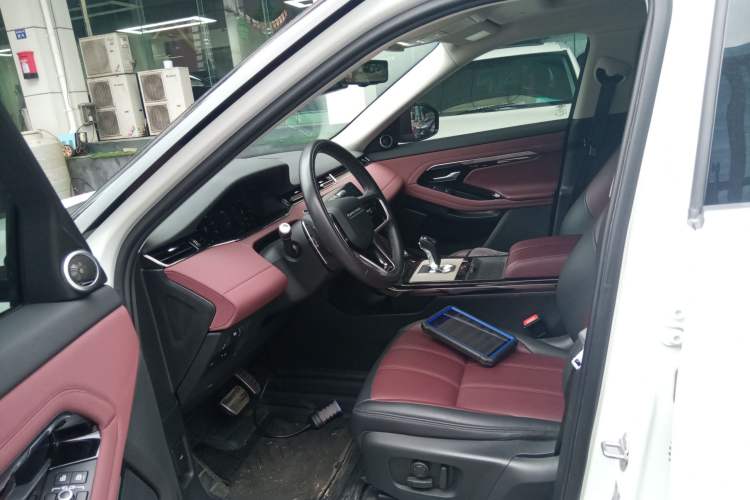 Used Land Rover Range Evoque 2022 Aurora L 249 PS R-Dynamic Luxury Edition Left Front Seat