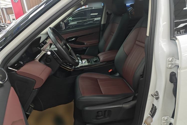 Used Land Rover Range Evoque 2022 Aurora L 249 PS R-Dynamic Luxury Edition Left Front Seat