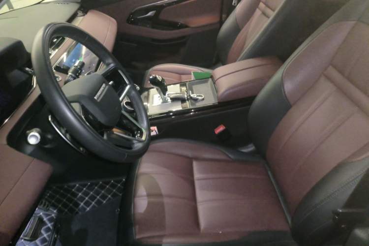 Used Land Rover Range Evoque 2022 Aurora L 249 PS R-Dynamic Luxury Edition Left Front Seat