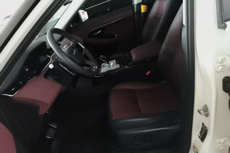 Used Land Rover Range Evoque 2022 Aurora L 249 PS R-Dynamic Luxury Edition Left Front Seat