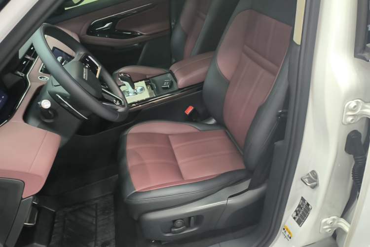 Used Land Rover Range Evoque 2022 Facelifted Aurora L 249 PS R-Dynamic Luxury Edition Left Front Seat