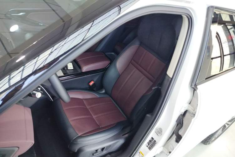 Used Land Rover Range Evoque 2022 Facelifted Aurora L 249 PS R-Dynamic Luxury Edition Left Front Seat