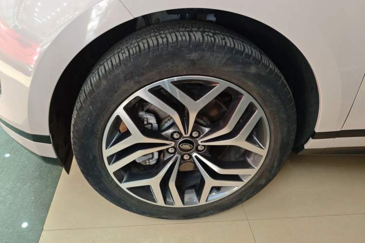 Used Land Rover Range Evoque 2022 Aurora L 249 PS R-Dynamic Luxury Edition Left Front Wheel Hub