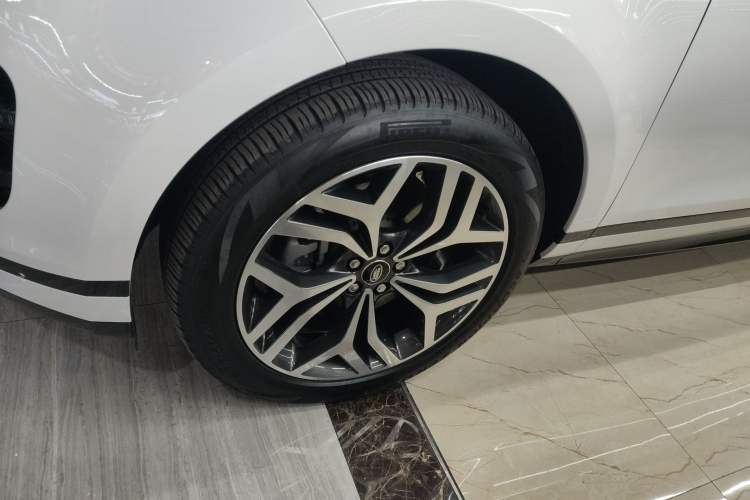 Used Land Rover Range Evoque 2022 Aurora L 249 PS R-Dynamic Luxury Edition Left Front Wheel Hub