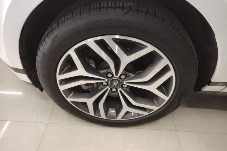 Used Land Rover Range Evoque 2022 Facelifted Aurora L 249 PS R-Dynamic Luxury Edition Left Front Wheel Hub
