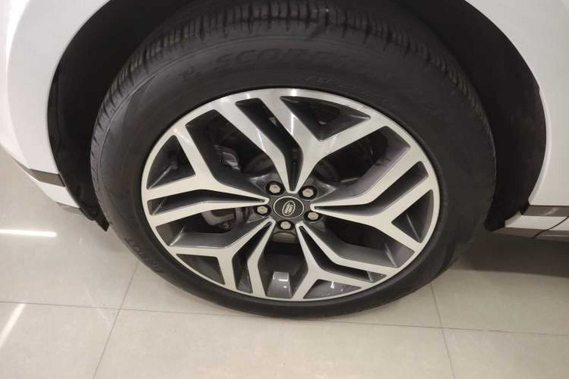 Used Land Rover Range Evoque 2022 Facelifted Aurora L 249 PS R-Dynamic Luxury Edition Left Front Wheel Hub