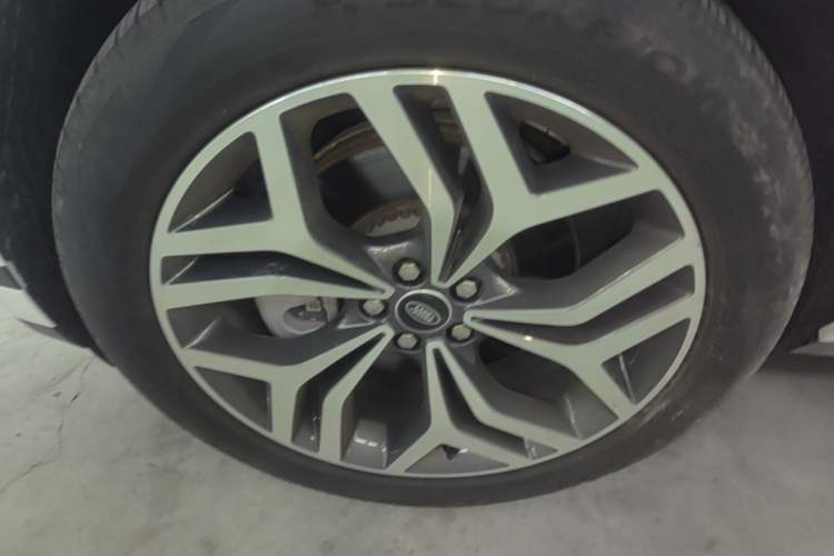 Used Land Rover Range Evoque 2022 Range Rover L 249 PS R-Dynamic HSE Luxury Edition Left Front Wheel Hub