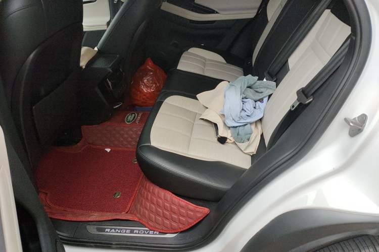 Used Land Rover Range Evoque 2022 Range Rover L 249 PS R-Dynamic HSE Luxury Edition Left Rear Seat