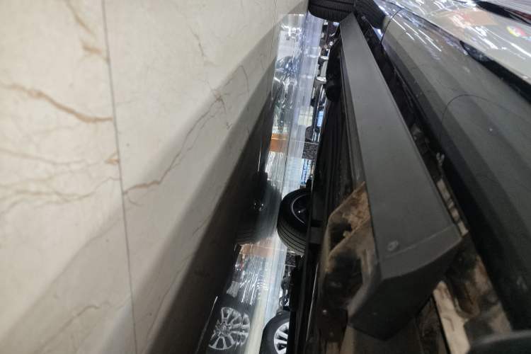Used Land Rover Range Evoque 2022 Aurora L 249 PS R-Dynamic Luxury Edition Left Side Sill