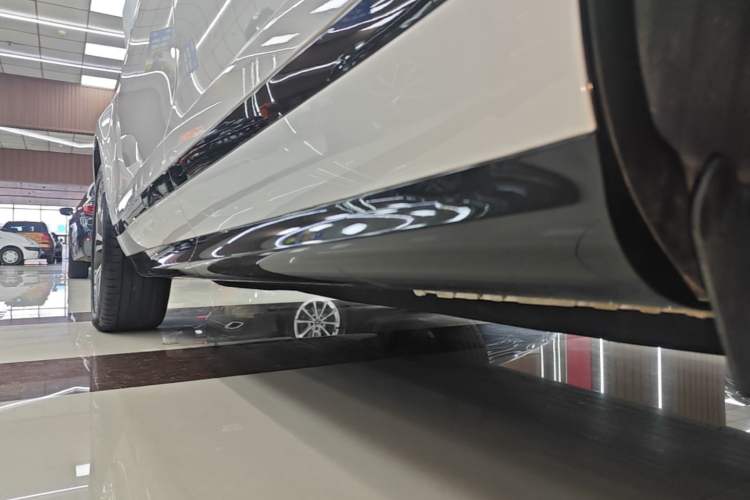 Used Land Rover Range Evoque 2022 Aurora L 249 PS R-Dynamic Luxury Edition Left Side Sill
