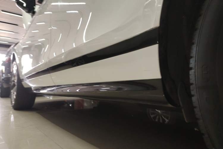 Used Land Rover Range Evoque 2022 Facelifted Aurora L 249 PS R-Dynamic Luxury Edition Left Side Sill