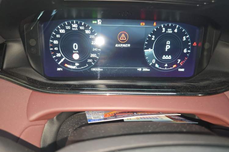 Used Land Rover Range Evoque 2022 Facelifted Aurora L 249 PS R-Dynamic Luxury Edition Odometer Close Up