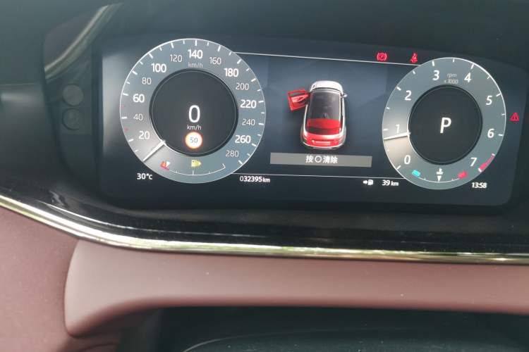 Used Land Rover Range Evoque 2022 Facelifted Aurora L 249 PS R-Dynamic Luxury Edition Odometer Close Up