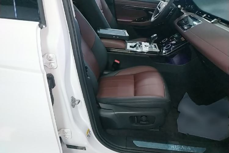 Used Land Rover Range Evoque 2022 Aurora L 249 PS R-Dynamic Luxury Edition Right Front Seat