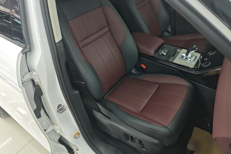 Used Land Rover Range Evoque 2022 Aurora L 249 PS R-Dynamic Luxury Edition Right Front Seat