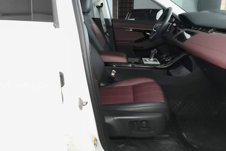 Used Land Rover Range Evoque 2022 Aurora L 249 PS R-Dynamic Luxury Edition Right Front Seat