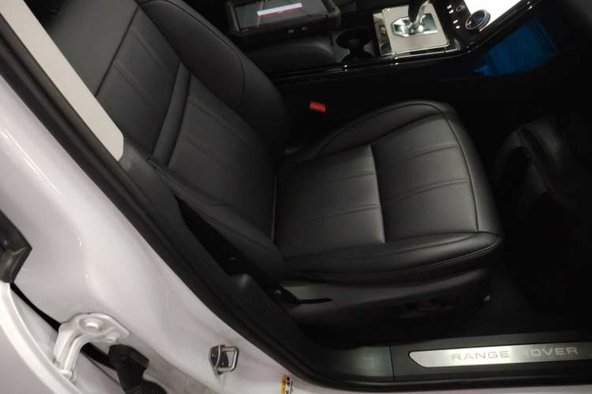 Used Land Rover Range Evoque 2022 Facelifted Aurora L 249 PS R-Dynamic Luxury Edition Right Front Seat