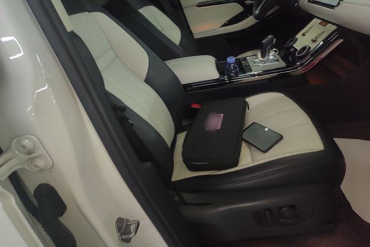 Used Land Rover Range Evoque 2022 Range Rover L 249 PS R-Dynamic HSE Luxury Edition Right Front Seat