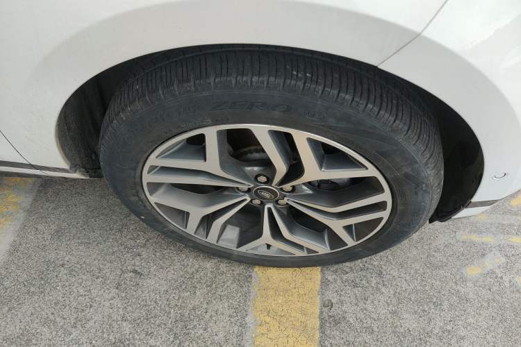 Used Land Rover Range Evoque 2022 Range Rover L 249 PS R-Dynamic HSE Luxury Edition Right Front Wheel Hub