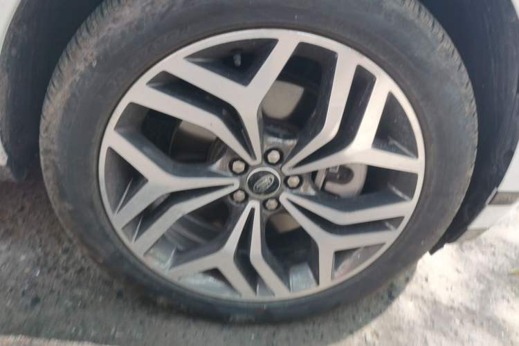 Used Land Rover Range Evoque 2022 Facelifted Aurora L 249 PS R-Dynamic Luxury Edition Right Front Wheel Hub