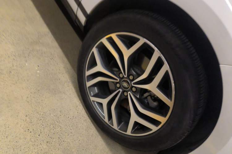 Used Land Rover Range Evoque 2022 Aurora L 249 PS R-Dynamic Luxury Edition Right Front Wheel Hub