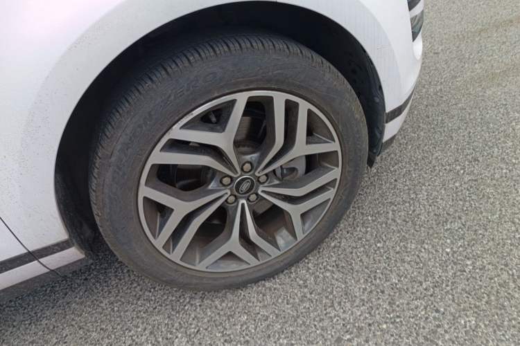 Used Land Rover Range Evoque 2022 Facelifted Aurora L 249 PS R-Dynamic Luxury Edition Right Front Wheel Hub