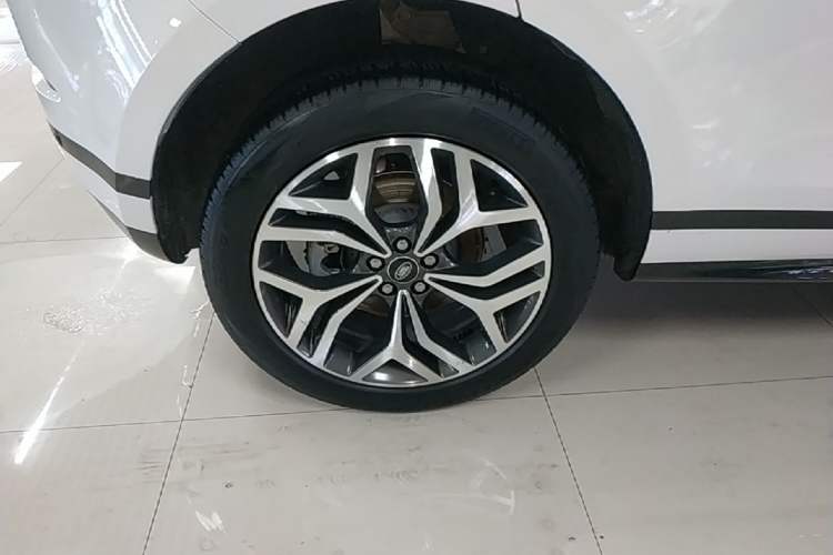 Used Land Rover Range Evoque 2022 Aurora L 249 PS R-Dynamic Luxury Edition Right Rear Wheel Hub