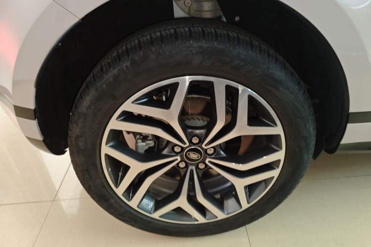 Used Land Rover Range Evoque 2022 Aurora L 249 PS R-Dynamic Luxury Edition Right Rear Wheel Hub