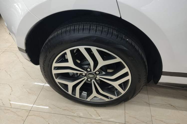 Used Land Rover Range Evoque 2022 Aurora L 249 PS R-Dynamic Luxury Edition Right Rear Wheel Hub